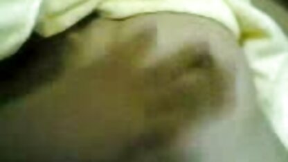 पूल के पास सेक्स मूवी फुल अकेला की सुंदरता